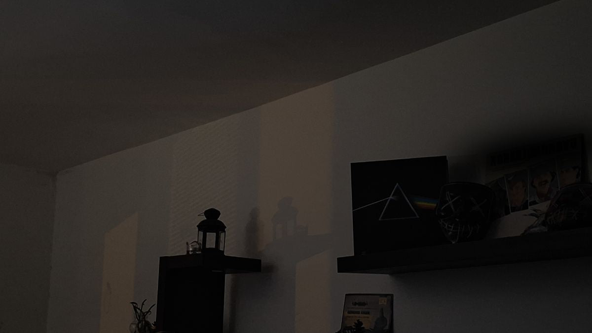 An ordinary bedroom before
